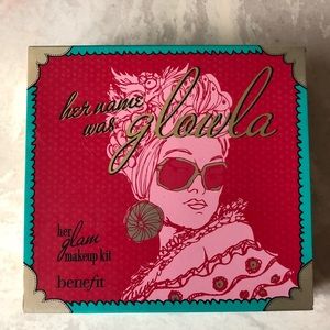 Benefit Cosmetics: Her Name Was Glowla (new)